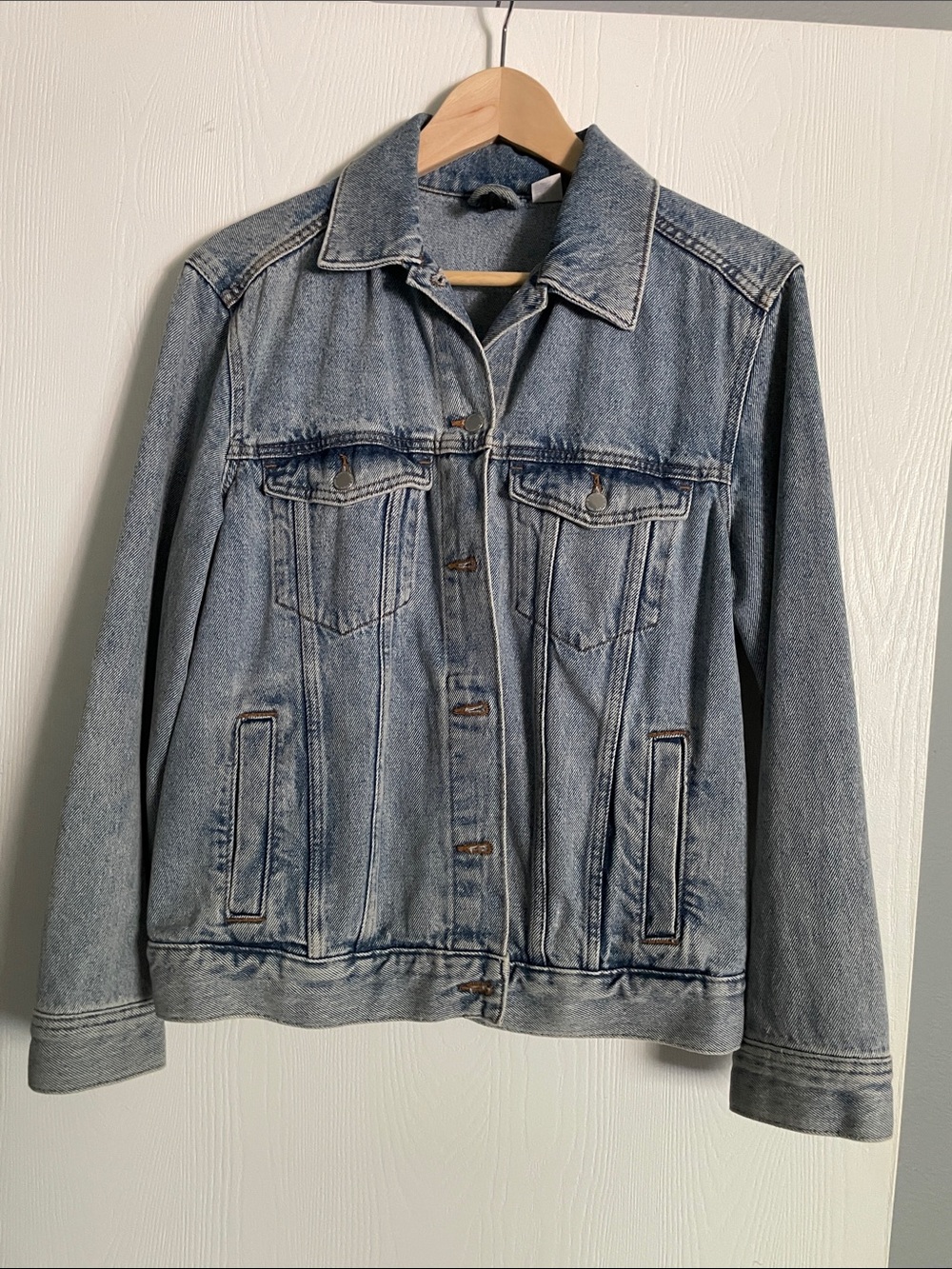 Light wash denim jacket (boyfriend fit)